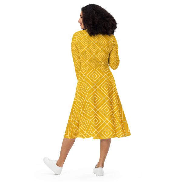 Langärmliges Midikleid mit Allover-Druck Treuer Freund